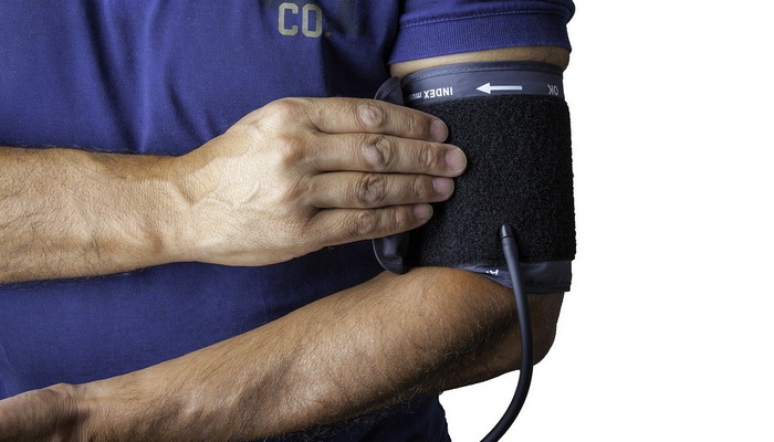 Visok krvni pritisak - koji su simptomi i posledice i kako se leči?